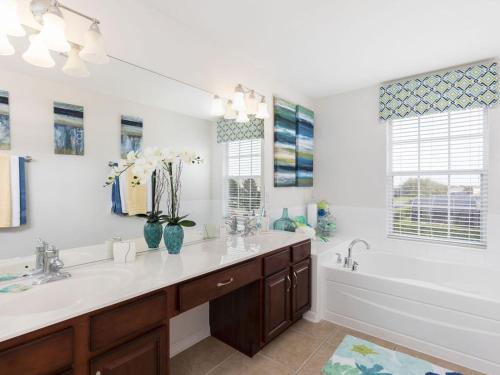Windsor Hills 6 Bedrooms Pool Villa, 2.5 miles to Disney - 2540HS Main image 2